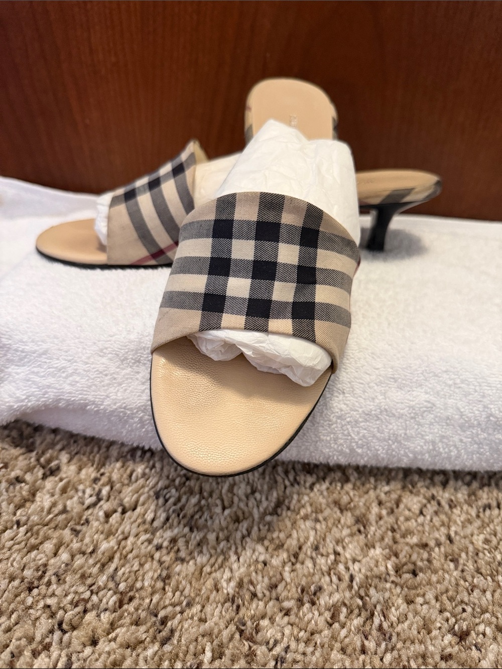 Burberry Beige 38.5 Women's traditional Beige Check Kitten Heel Sandals!Stunning